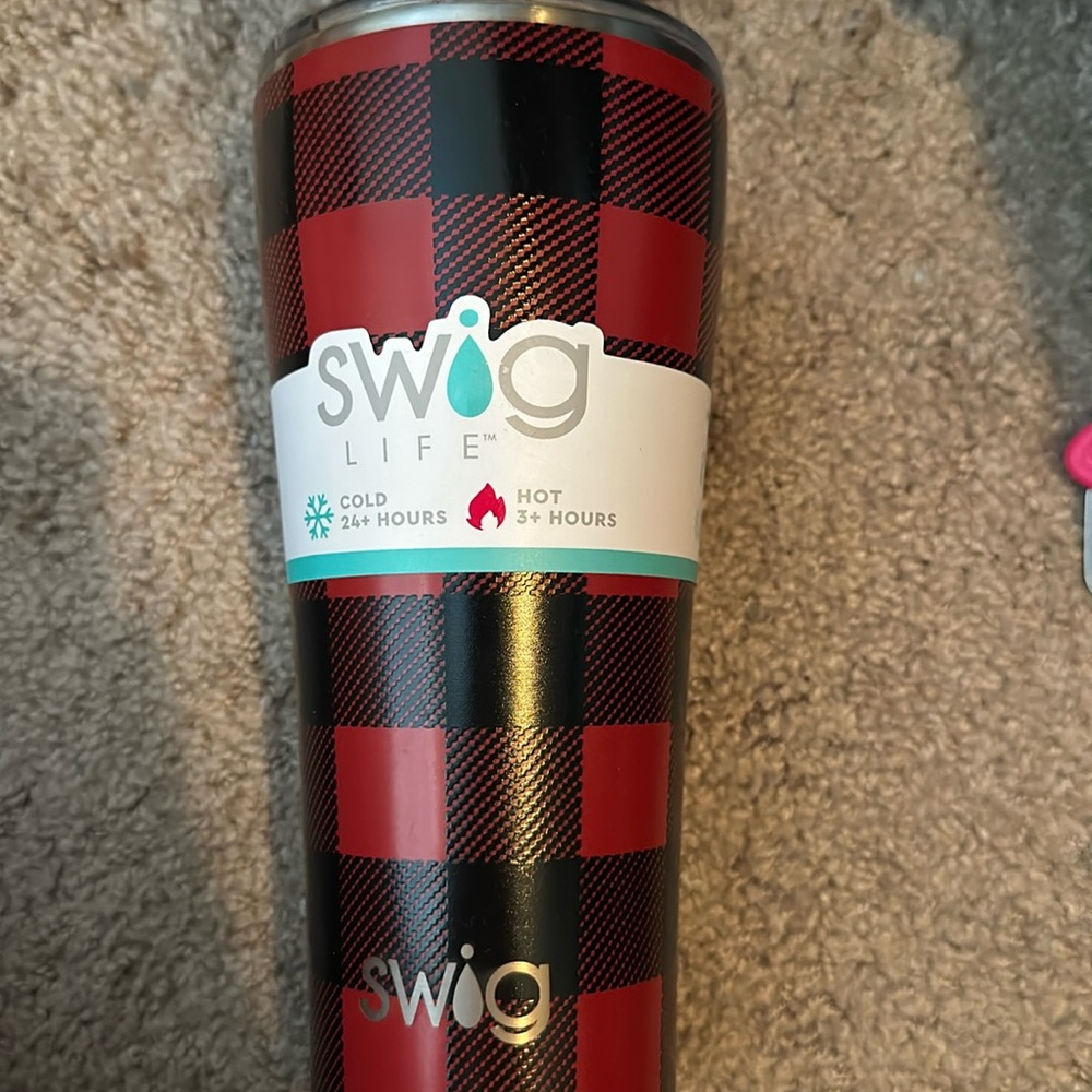 Buffalo Plaid Swig Tumbler & Matching Straws